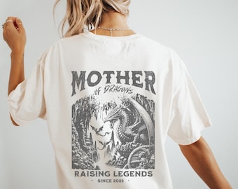 Maglietta personalizzata con draghi per la festa della mamma, maglietta personalizzata per la mamma, maglietta con grafica per la mamma, regalo per la sua leggendaria mamma, maglietta con drago medievale fantasy