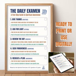 Può includere: Una stampa incorniciata intitolata "The Daily Examen", una guida in cinque fasi alla consapevolezza spirituale. Il testo è in blu e bianco, con un design a lista di controllo. La frase "Ready to Print or Use Digitally" è in arancione.