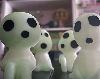 Glow in the Dark 3D gedruckte Waldgeist inspirierte Kodama Figuren