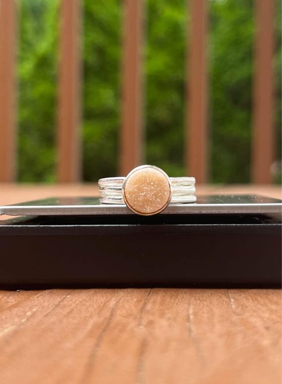 Sz 9.5 Silver Tone “Glitter Craze” Wide Band Ring
