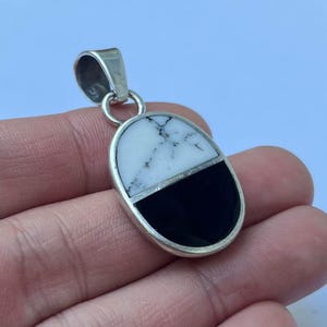 925 Pretty Mexico Vintage Sterling Silver Oval Black Onyx & White Stone Pendant Large Bail