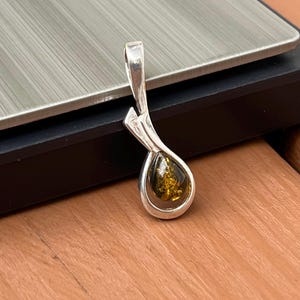 925 Sterling Silver Vintage Amber Dainty Pendant