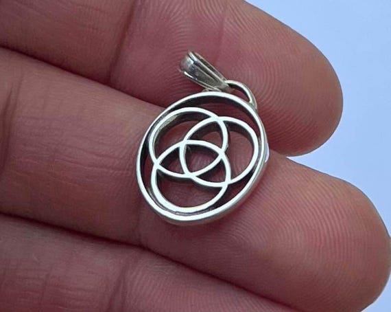 925 Sterling Irish Celtic Trinity Knot Pendant Silver - Gem