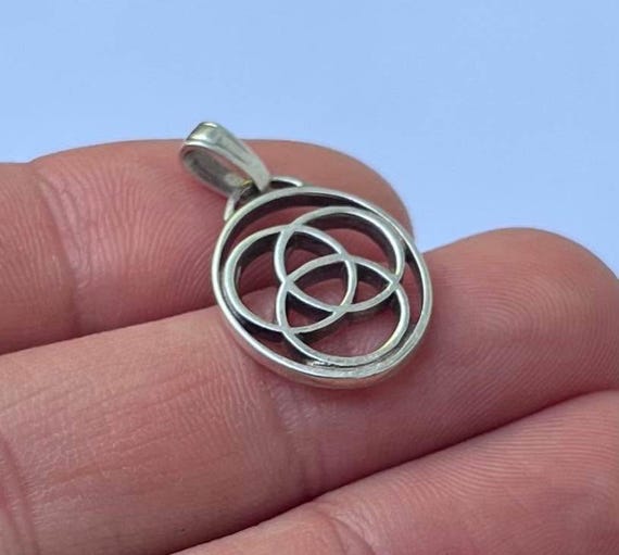 925 Sterling Irish Celtic Trinity Knot Pendant Silver - Gem