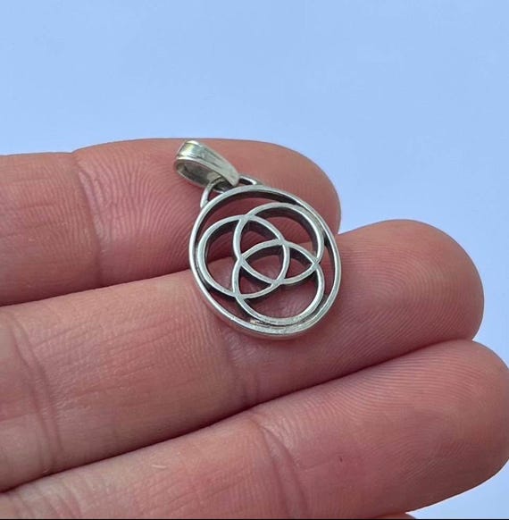 925 Sterling Irish Celtic Trinity Knot Pendant Silver - Gem