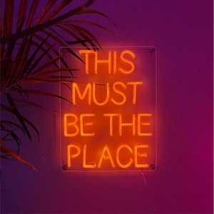 Placa de neon personalizada, placa de neon This Must Be The Place, luz de neon LED, placa de bar pub com luz LED, placa de abertura de sinalização de salão, presentes personalizados