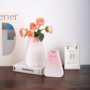 Cute Cat Ceramic Vase,Modern ceramic vase,Minimalist Artistic Cat Vase,Home Decor,Ceramic Maneki Neko Desk Decor,Home Decor