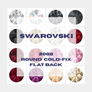 Può includere: Una griglia di sedici cristalli rotondi Swarovski 2088 con retro piatto per fissaggio a freddo in vari colori, tra cui trasparente, nero, rosso, rosa e oro. Il testo SWAROVSKI 2088 ROUND COLD-FIX FLAT BACK è centrato sulla griglia di cristalli.