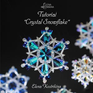 Op de afbeelding: Een afbeelding van een tutorial voor een kristallen sneeuwvlok. De sneeuwvlok is gemaakt van heldere en blauwe kristallen, met een gedetailleerd, geometrisch patroon. De tekst "Tutorial Crystal Snowflake" en de naam van de kunstenaar zijn zichtbaar.