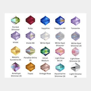 Może przedstawiać: Siatka dwudziestu fasetowanych koralik&oacute;w bicone w r&oacute;żnych kolorach i wykończeniach, każdy oznaczony nazwami takimi jak Peridot Shimmer, Ruby, Sapphire, Sapphire AB, Tanzanite, Violet, Violet AB, White Opal, White Opal Shimmer, White Opal Shimmer 2X, Metallic Sunshine 2X, Paradise Shine 2X, Vitrail Medium, Light Rose AB 2X, Light Rose Shimmer 2X, Amethyst Shimmer 2X, Topaz, Vintage Rose, Aquamarine Shimmer 2X oraz Light Chrome 2X.