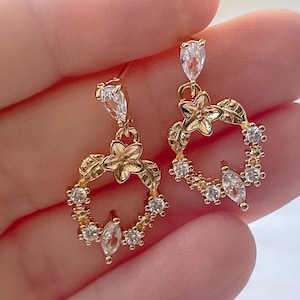Wedding Earrings, Crystal Bridal Drop Earrings, Elegant Crystal Earrings, Small Earrings, Bridesmaid Earrings Gift, Minimalist Earrings.