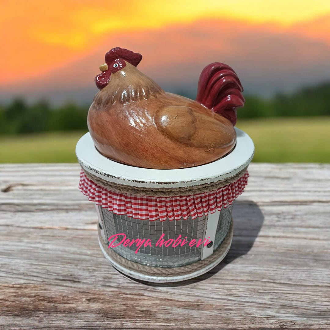 Ensemble De 11 Poules Et œufs En Céramique Dans Un Panier - Décor De Cuisine Rustique Marron
