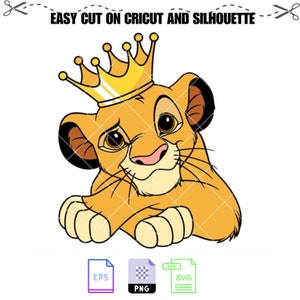 Può includere: Un'illustrazione di un cucciolo di leone con una corona d'oro. Il cucciolo di leone guarda di lato con un'espressione seria. L'immagine è adatta per l'uso in progetti di artigianato.