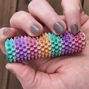 Mehrfarbiger Spiky Roller Handroller Fidget mit Versteckfach