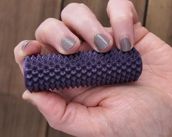 Juguete antiestrés de mano con forma de galaxia brillante y pinchos, con almacenamiento oculto