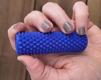 Rodillo sensorial antiestrés mate con púas: discreto y portátil