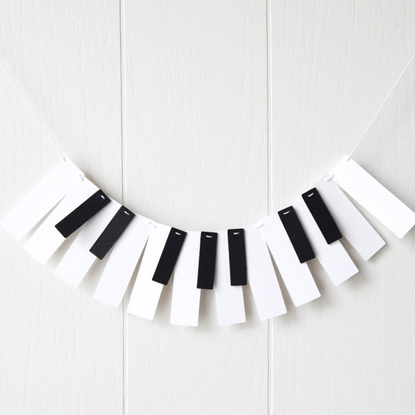 Piano Ornament / Mini Piano Wall Decor / Music Garland / Mini Music Bunting / Keyboard Bunting / Photo Prop