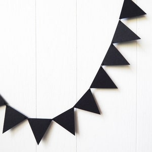 Black Triangle Bunting / Black Flag Garland / Adjustable Bunting / Photo Prop / Halloween Bunting