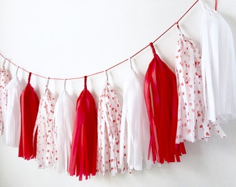 Guirlande de pompons coeurs rouges et blancs - décoration d'anniversaire - amour - saint valentin - accessoire photo
