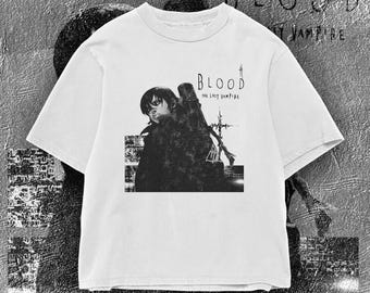 Camiseta gráfica punk de Blood The Last Vampire, camiseta de anime oscuro, estilo grunge gótico urbano.