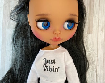 Neo Blythe T-Shirt - Black White Just Vibin  long sleeve shirt for Blythe doll