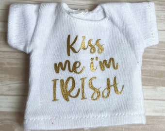 Neo Blythe Metallic Gold White T-Shirt - Kiss me I’’ Irish St Patrick’s Day Blythe tshirt