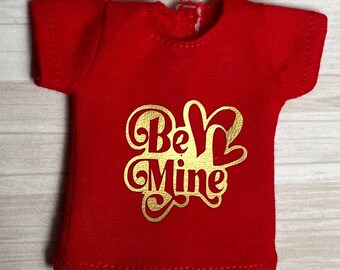 Neo Blythe  Red Metallic Gold  T-Shirt - Valentines Day Be Mine Herats Blythe tshirt