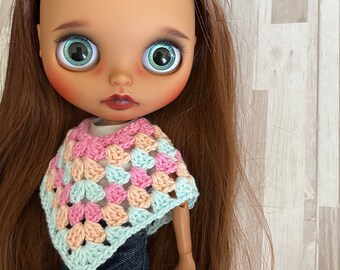 Neo Blythe Granny Square Poncho - Beige Pink Blue