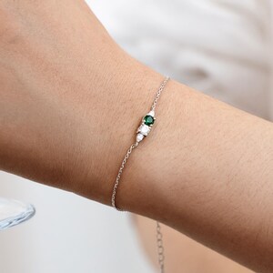 Bracelet de famille personnalisé avec pierres de naissance, bracelet de pierres de naissance personnalisé, bracelet délicat en or, cadeau d'anniversaire, cadeau pour elle, cadeau pour maman