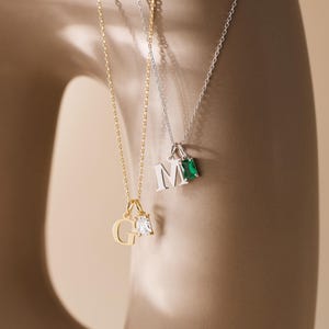 Kundenspezifische Geburtsstein-Halskette - Goldbuchstabe-Anhänger mit Box-Kette, personalisierter Schmuck für Geburtstage, Weihnachten und besondere Anlässe