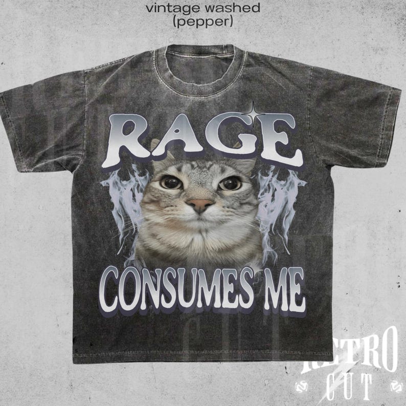 Puede incluir: Una camiseta negra con un aspecto lavado vintage presenta un gato atigrado gris con el texto "RAGE CONSUMES ME" en letras blancas.