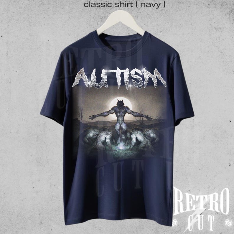 K&ouml;nnte beinhalten: Ein marineblaues T-Shirt mit einem grafischen Aufdruck eines Werwolfs und dem Wort "AUTISM" in silbernen Buchstaben.