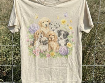 Camisa floral vintage con cachorros, camiseta retro con perros lindos Comfort Colors®, camiseta con estampado de animales estilo cottagecore