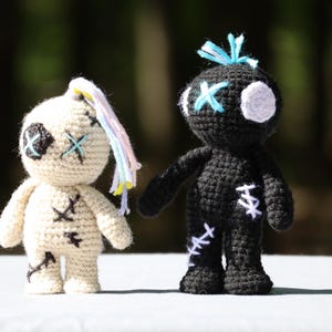 Handmade Crochet Voodoo Doll Plush – Creepy Cute Amigurumi Decor, Spooky Gift, Goth Plushie, Halloween Ornament