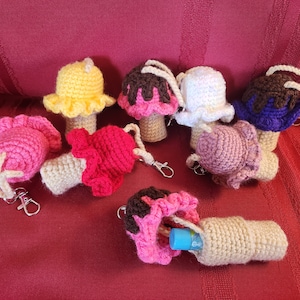 Süßer Amigurumi Lippenbalsam gemütlich, handgemachtes Geschenk, Taschenanhänger, Weihnachtsgeschenk