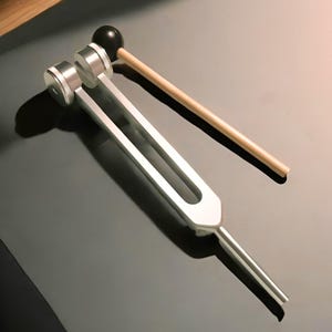 Diapason 128 hz, fréquence du diapason, fréquence du solfège, diapasons pour la guérison, thérapie au diapason, bain sonore, guérison par le son