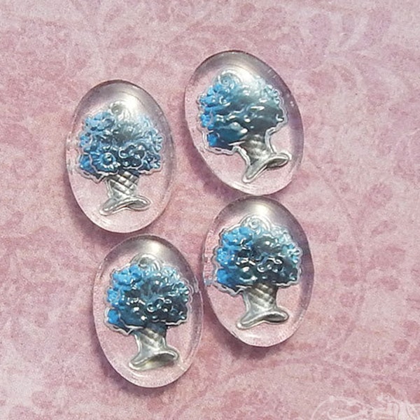 4 Vintage glass intaglio cabochons with French blue floral motif. 13x18 mm reverse painted basket of blue flowers on clear glass base.