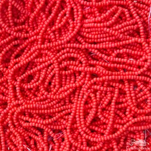 Microcuentas vintage de tamaño 16/0 en coral naranja opaco. 10 gramos de pequeñas cuentas checas antiguas para realizar trabajos con cuentas y joyas con gran detalle.
