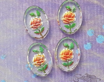 4 cabochons roses jaunes allemands vintage de 13 x 18 mm. Cabochons en taille-douce peints au dos sur verre transparent avec de beaux bords biseautés.