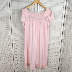 Vintage Vanity Fair Pink Nightgown Embroidered Rose Buds Lace Cap Sleeve Size XL