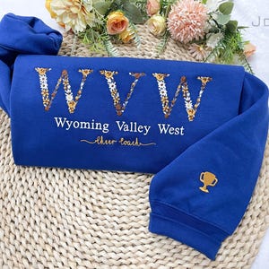 Sudadera con capucha o sudadera bordada con letras florales universitarias, cuello redondo universitario personalizado con letras griegas, regalo de graduación de secundaria para ella