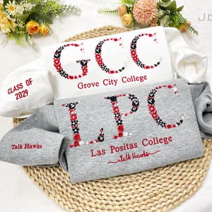 Sudadera o sudadera con capucha bordada con letras florales universitarias, cuello redondo universitario personalizado con letras griegas, cuello redondo de hermandad, suéter de escuela secundaria