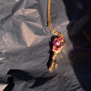 Collar de luna mágica Ward, collar apilable inspirado en Sailor Moon, collar de capas de nácar de plata esterlina 925, regalo único y lindo de Sailor Moon