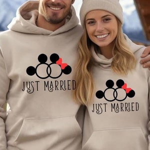 Disney Matching Just Married Hoodie, Disneyland Hoodie, Disney Vacation, Matching Hoodies, Newlywed Gifts, Disney Couple, Mickey And Minnie
