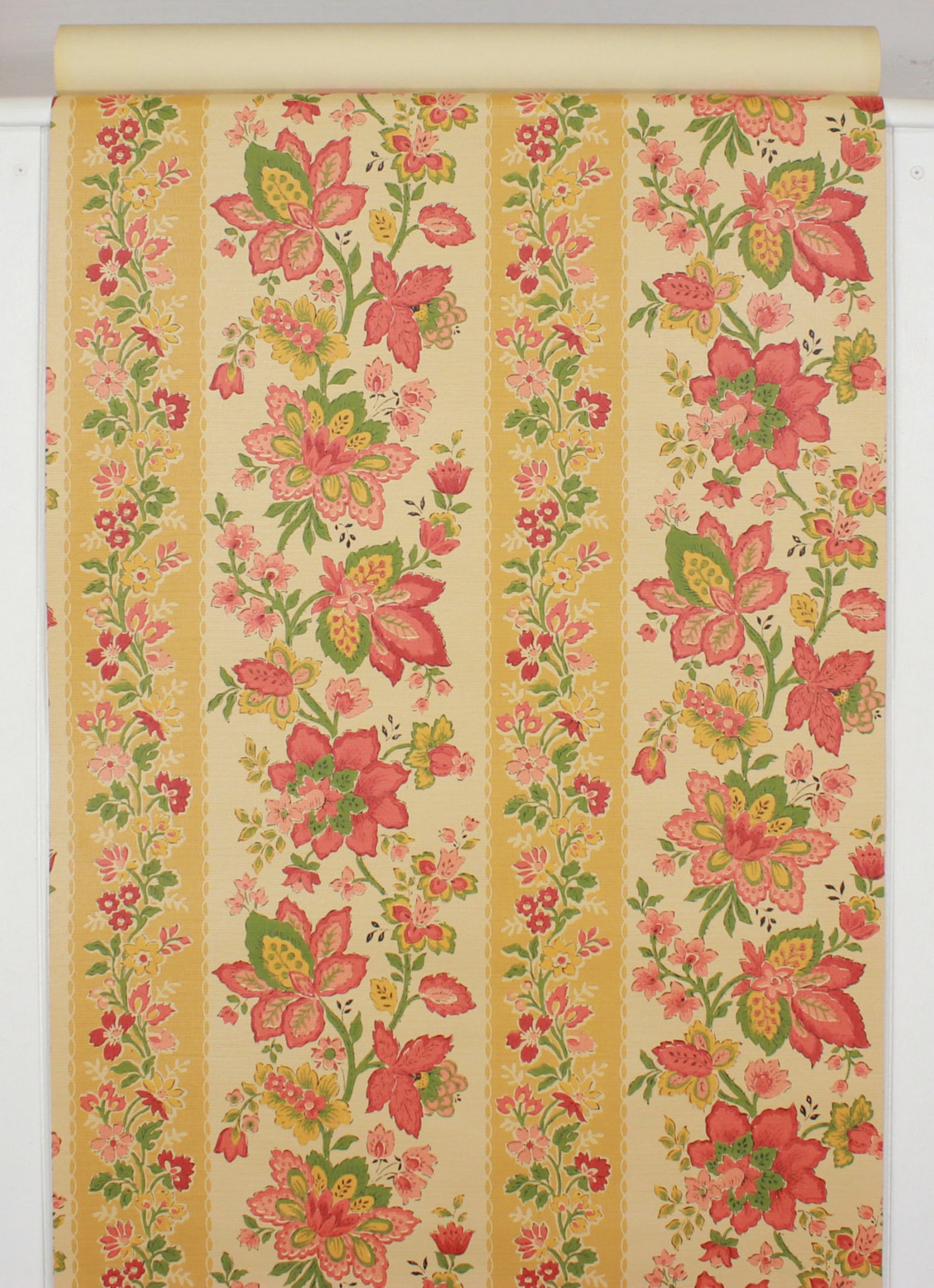 1960s Retro Vintage Wallpaper Red and Pink Flowers With Gold | Etsy