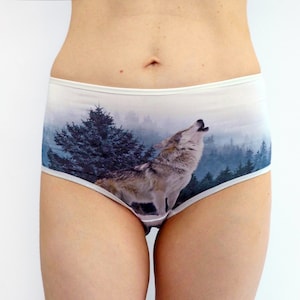 Höschen mit einem Wolf in der Waldlandschaft Dessous Unterwäsche Bild 1