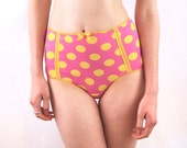 Panties with high waist and polka dots