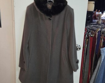 Vintage 90s Jessica wool blend beige coat. Never worn. Pockets still sewn shut.