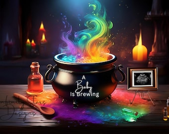 Puede incluir: Un caldero negro con humo de colores arcoíris que se eleva desde él. El caldero está lleno de un líquido azul y tiene el texto "A Baby Is Brewing" en la parte delantera. Hay un pequeño marco de fotos con una imagen de ultrasonido en él, y una cuchara de madera en la mesa.