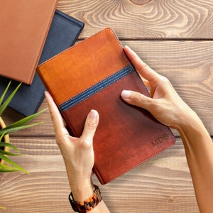 Biblia de estudio NVI personalizada / Nombre grabado personalizado / Impresión cómoda / Tamaño personalizado / Cuero suave marrón/azul / Índice para pulgares